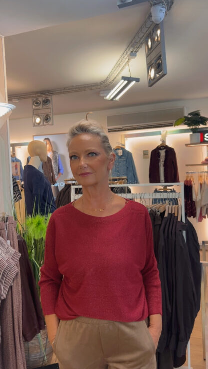 pull rouge paillette bianca