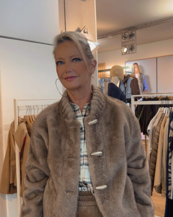 veste en fausse fourrure